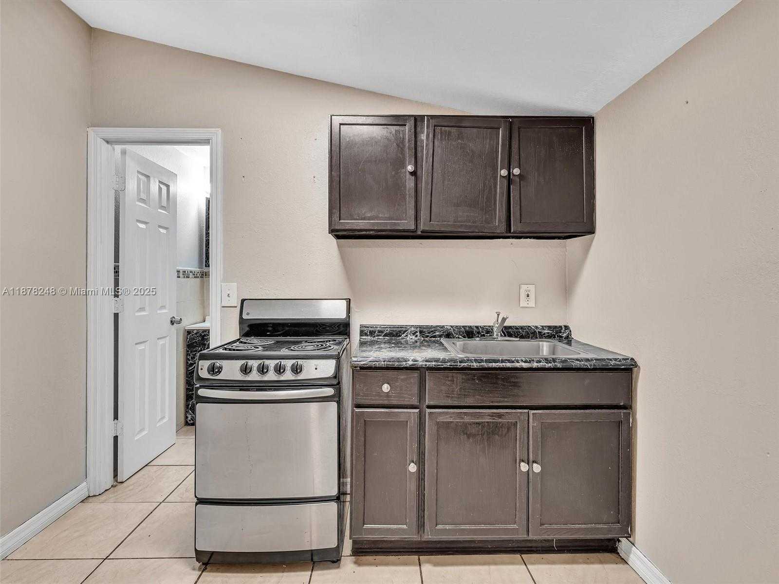 Small Image of 365 NORTH EAST 171ST TER, North Miami Beach Number 29