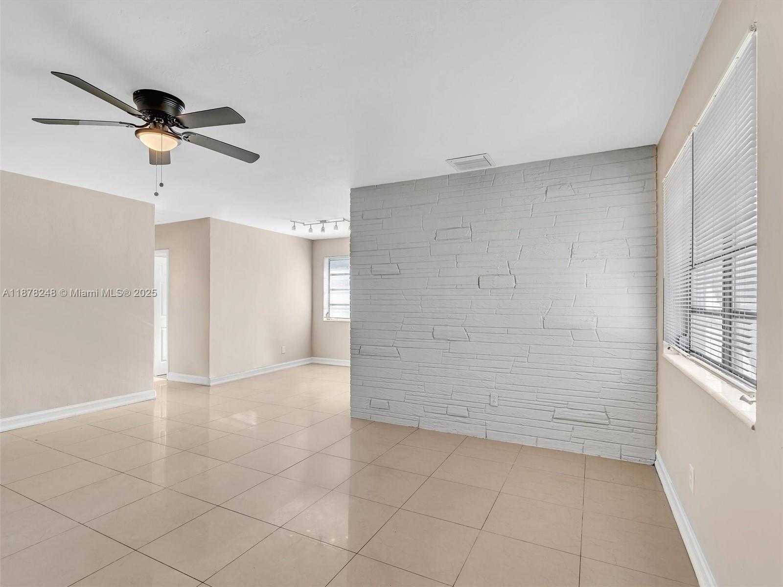 Small Image of 365 NORTH EAST 171ST TER, North Miami Beach Number 3