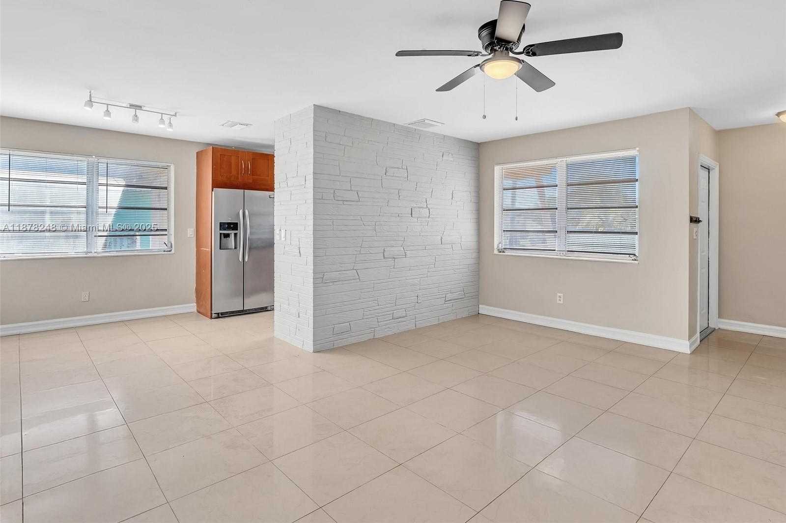 Small Image of 365 NORTH EAST 171ST TER, North Miami Beach Number 4