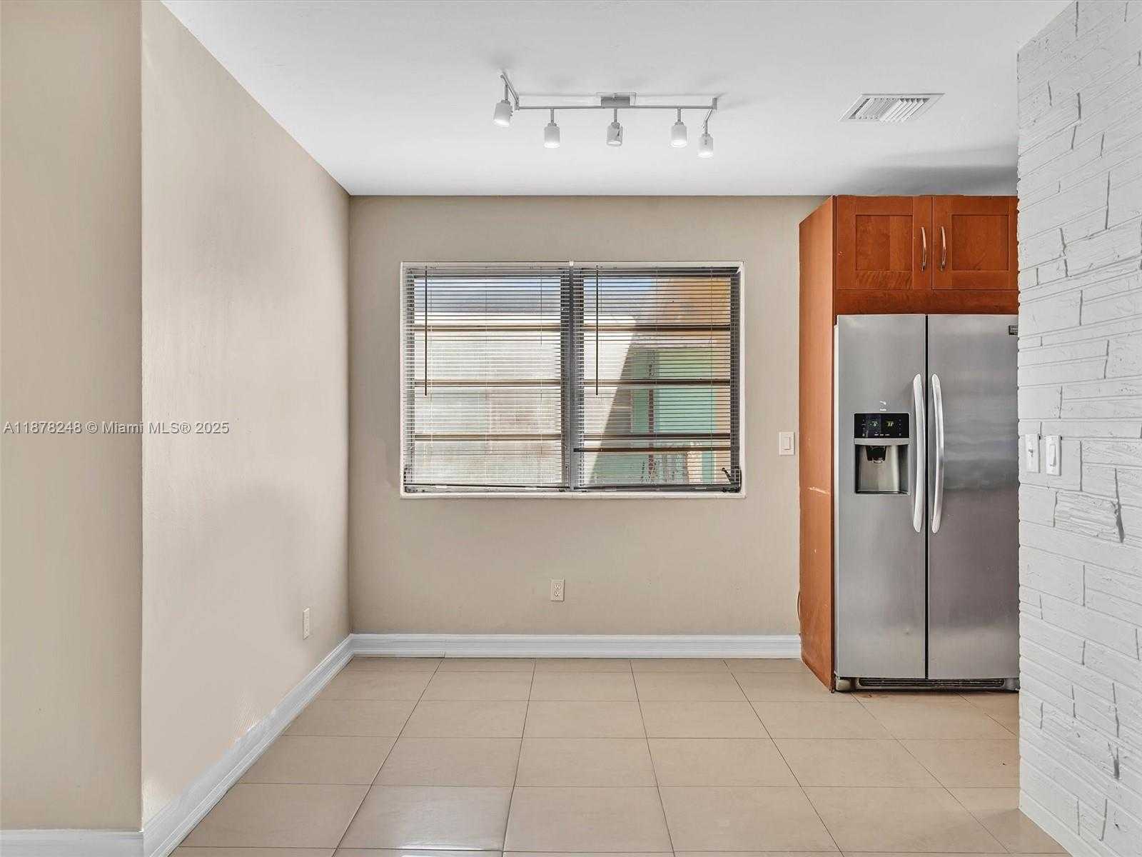 Small Image of 365 NORTH EAST 171ST TER, North Miami Beach Number 7