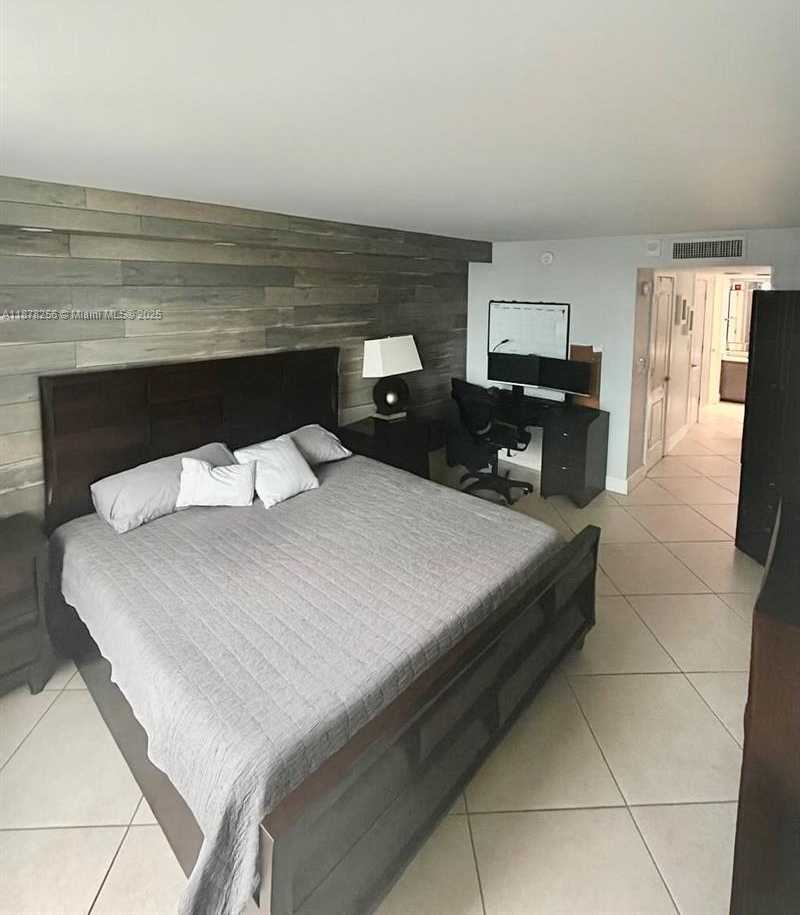 Small Image of 6039 COLLINS AVE #828, Miami Beach Number 10