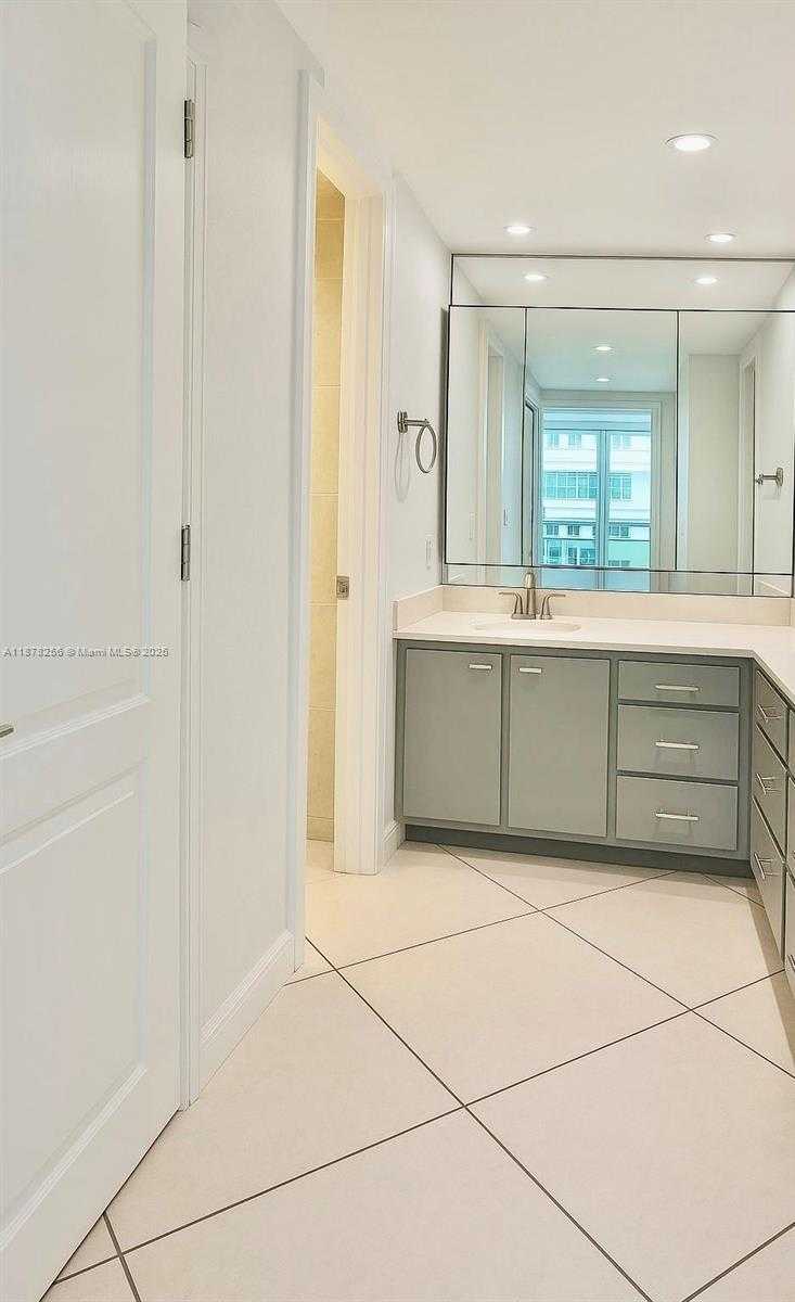 Small Image of 6039 COLLINS AVE #828, Miami Beach Number 13