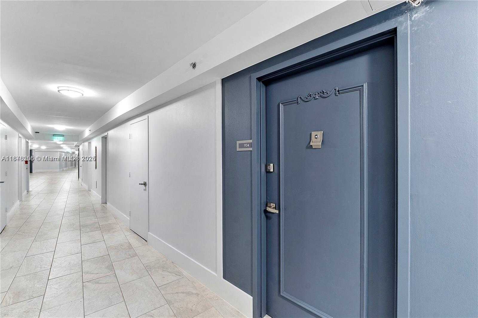 Small Image of 6039 COLLINS AVE #828, Miami Beach Number 2