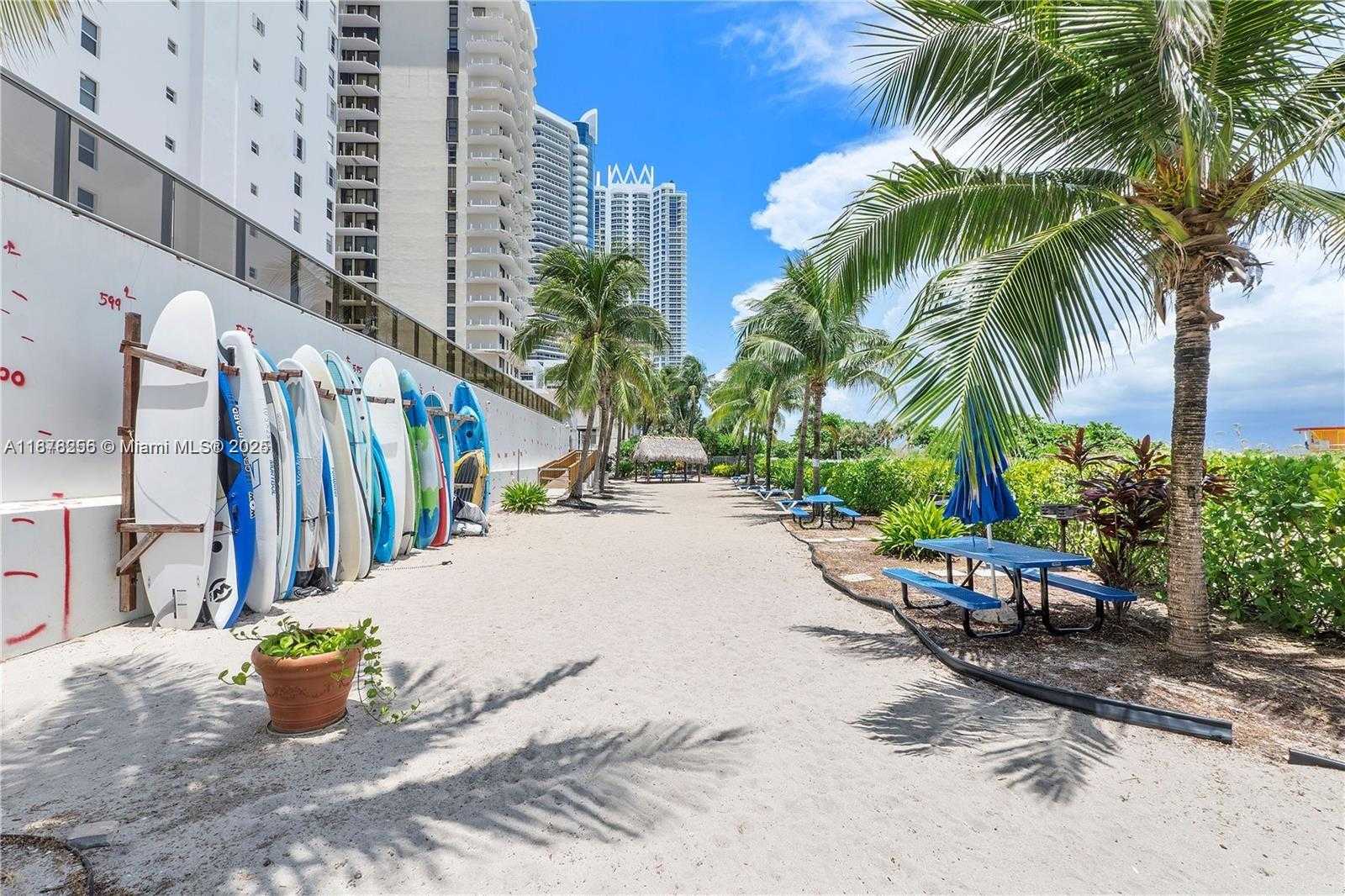 Small Image of 6039 COLLINS AVE #828, Miami Beach Number 20