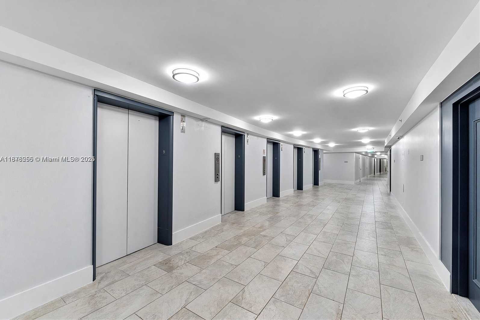Small Image of 6039 COLLINS AVE #828, Miami Beach Number 3