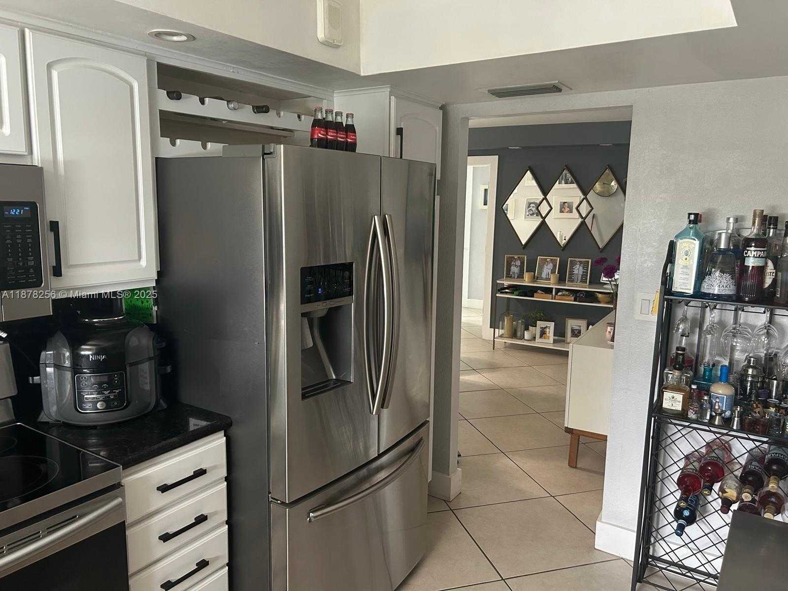 Small Image of 6039 COLLINS AVE #828, Miami Beach Number 30