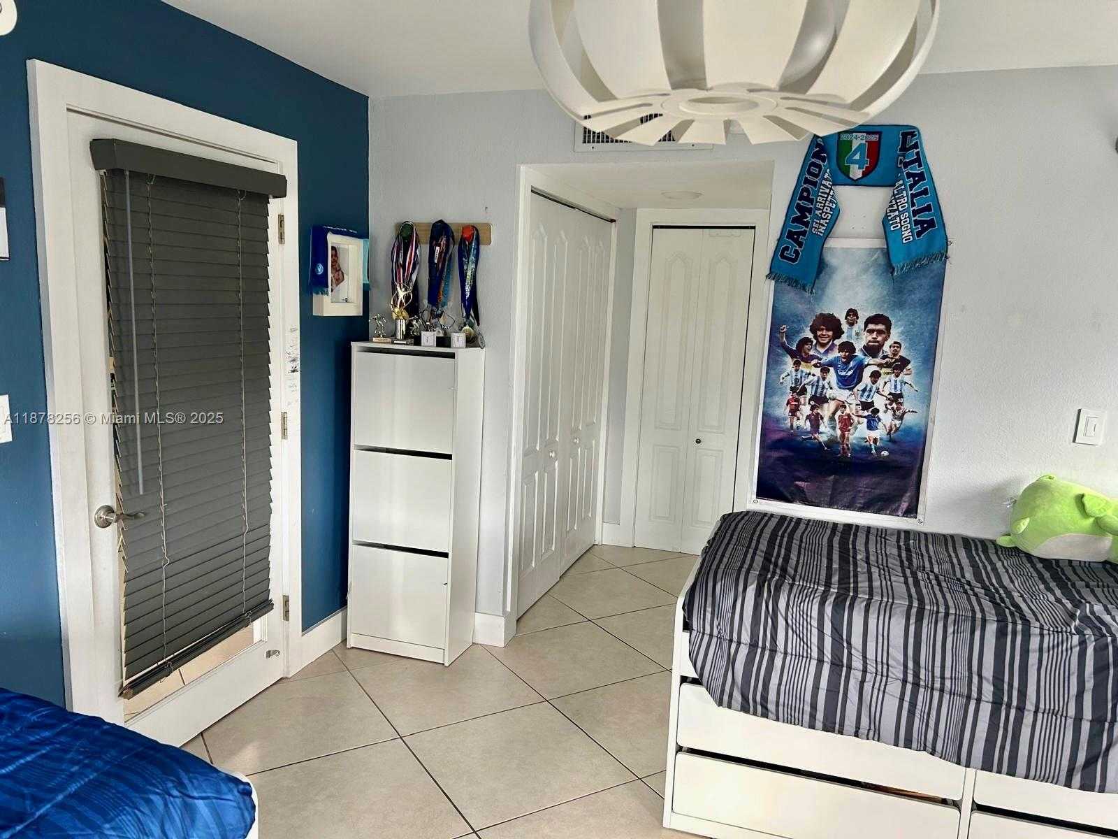 Small Image of 6039 COLLINS AVE #828, Miami Beach Number 8