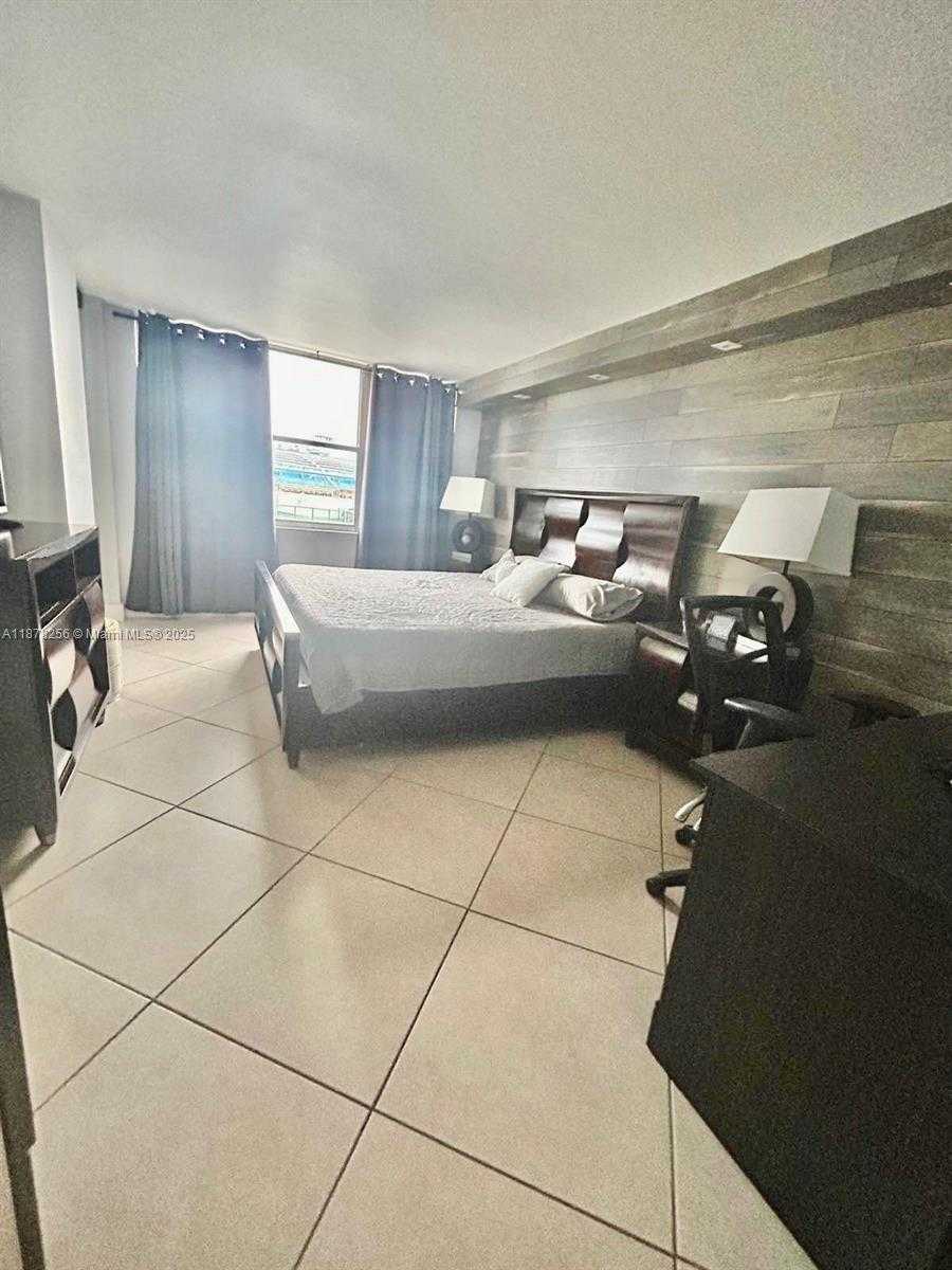 Small Image of 6039 COLLINS AVE #828, Miami Beach Number 9