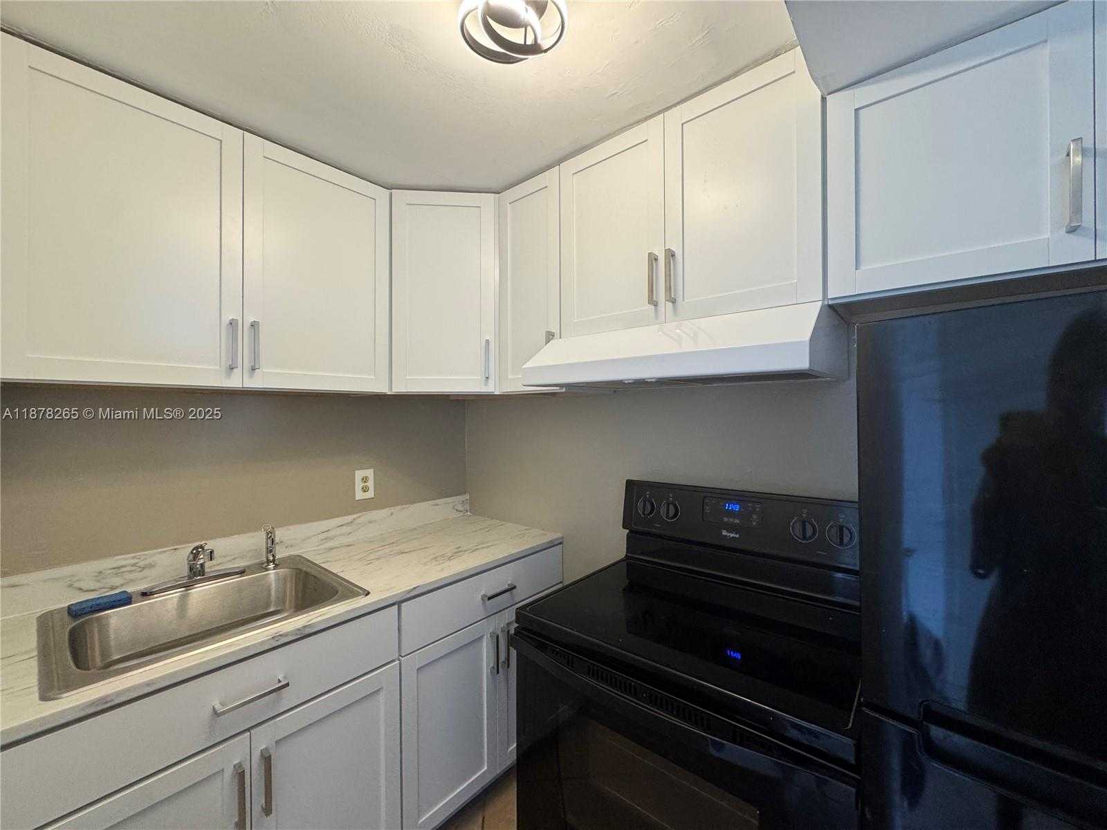 Small Image of 899 WEST AVE #8A, Miami Beach Number 3