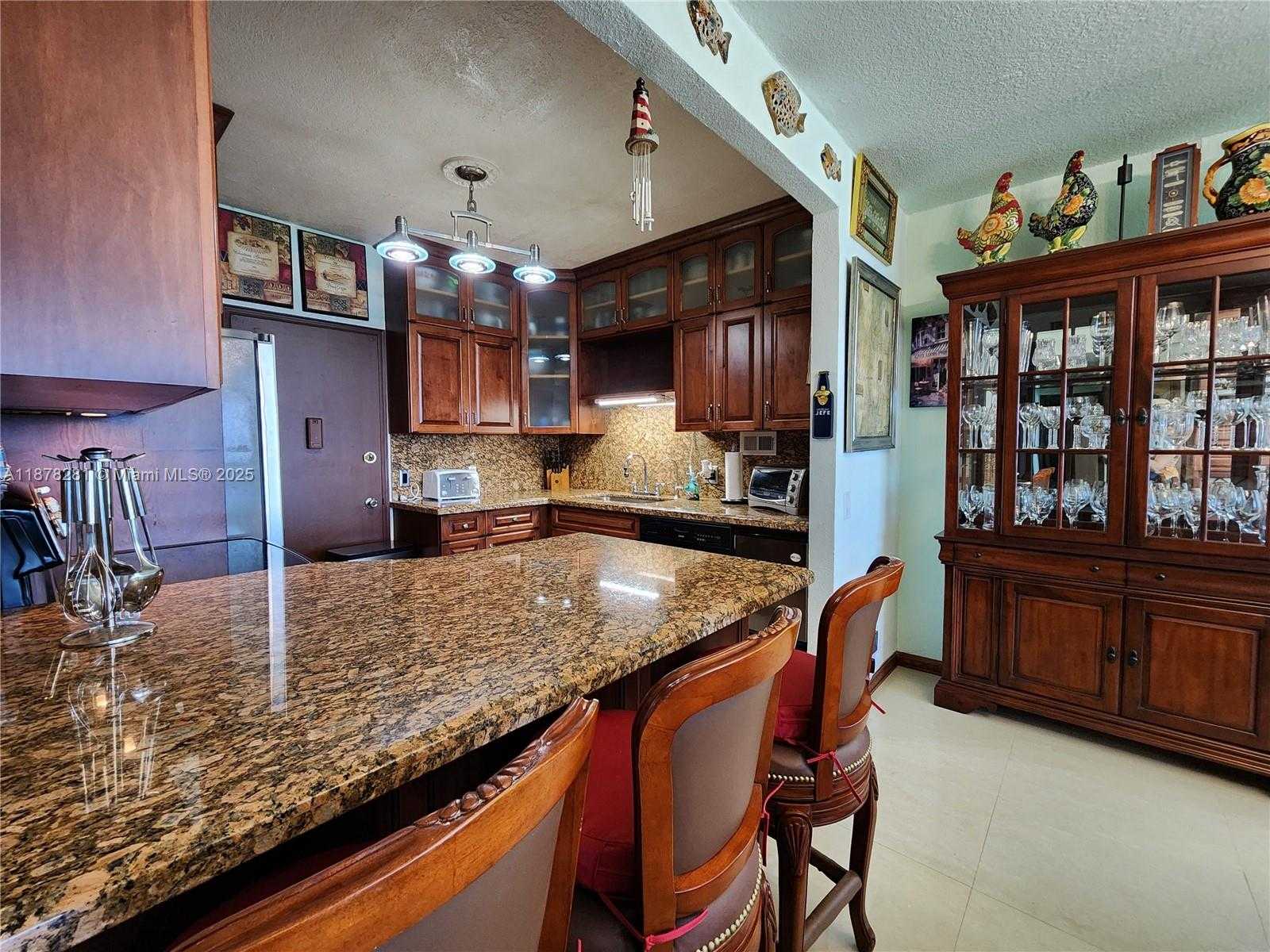 Small Image of 3505 SOUTH OCEAN DR #1006, Hollywood Number 9