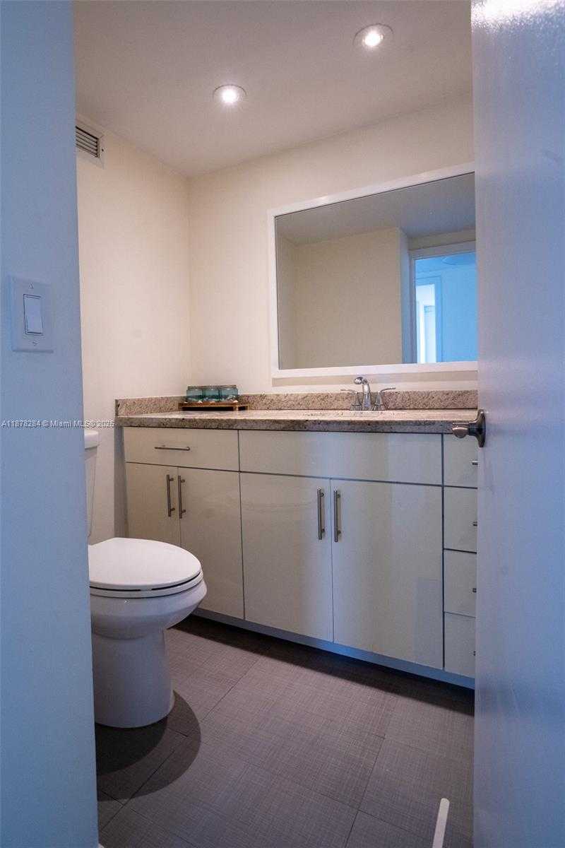 Small Image of 2500 PARKVIEW DR #2020, Hallandale Beach Number 16