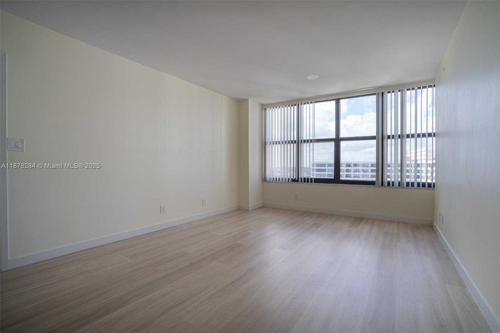 Small Image of 2500 PARKVIEW DR #2020, Hallandale Beach Number 19