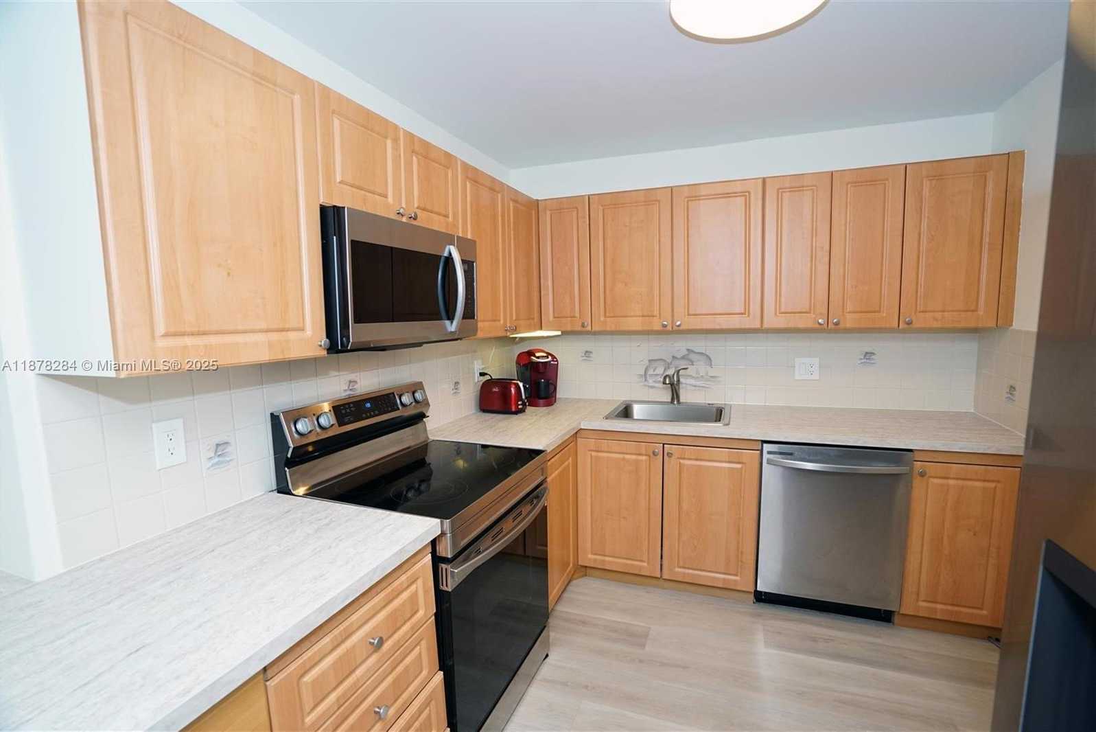 Small Image of 2500 PARKVIEW DR #2020, Hallandale Beach Number 2