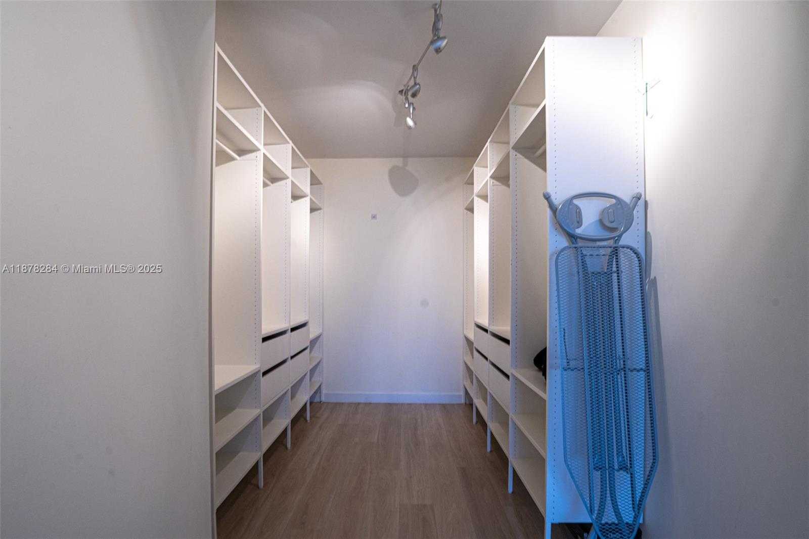 Small Image of 2500 PARKVIEW DR #2020, Hallandale Beach Number 25