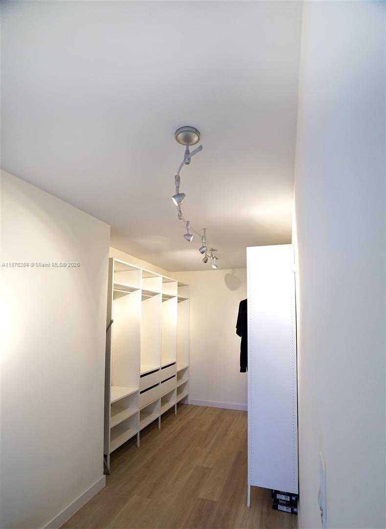 Small Image of 2500 PARKVIEW DR #2020, Hallandale Beach Number 8