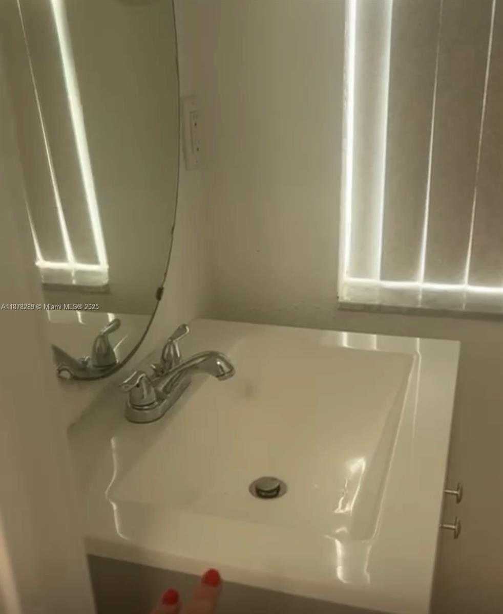 Small Image of 12312 ROYAL PALM BLVD #6, Coral Springs Number 4