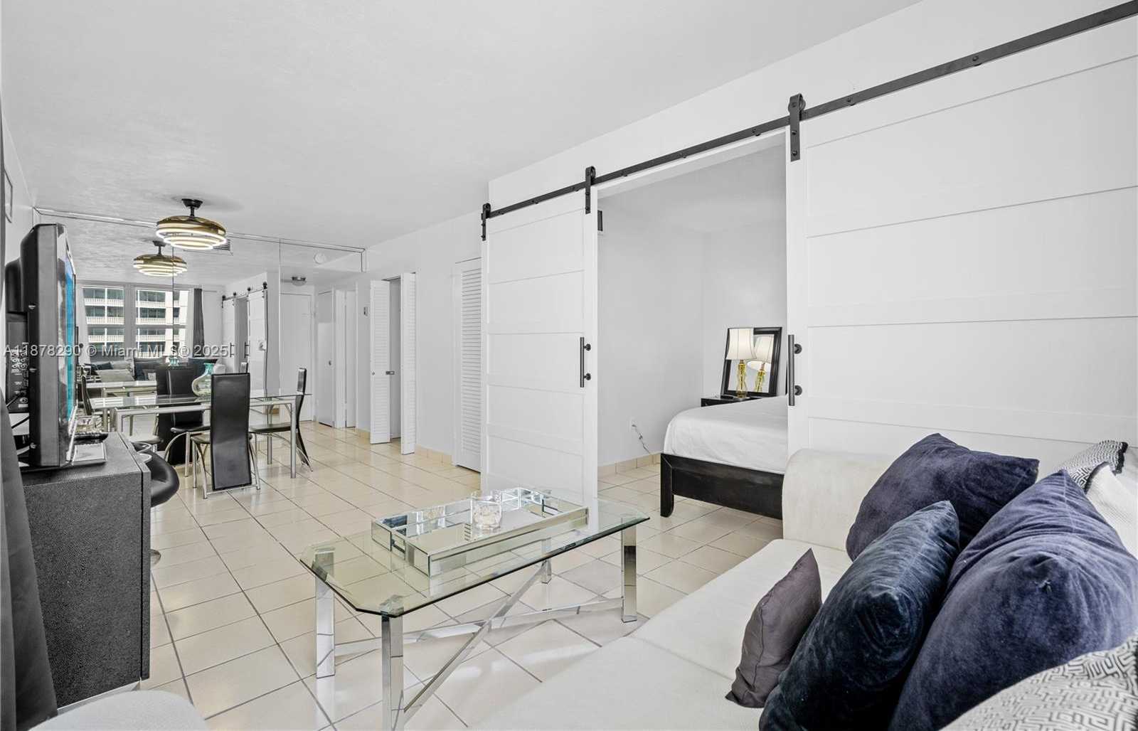 Small Image of 2899 COLLINS AVE #1021, Miami Beach Number 11