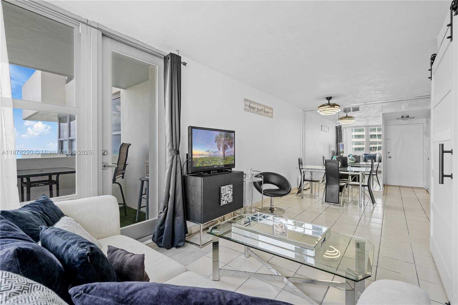 Small Image of 2899 COLLINS AVE #1021, Miami Beach Number 12