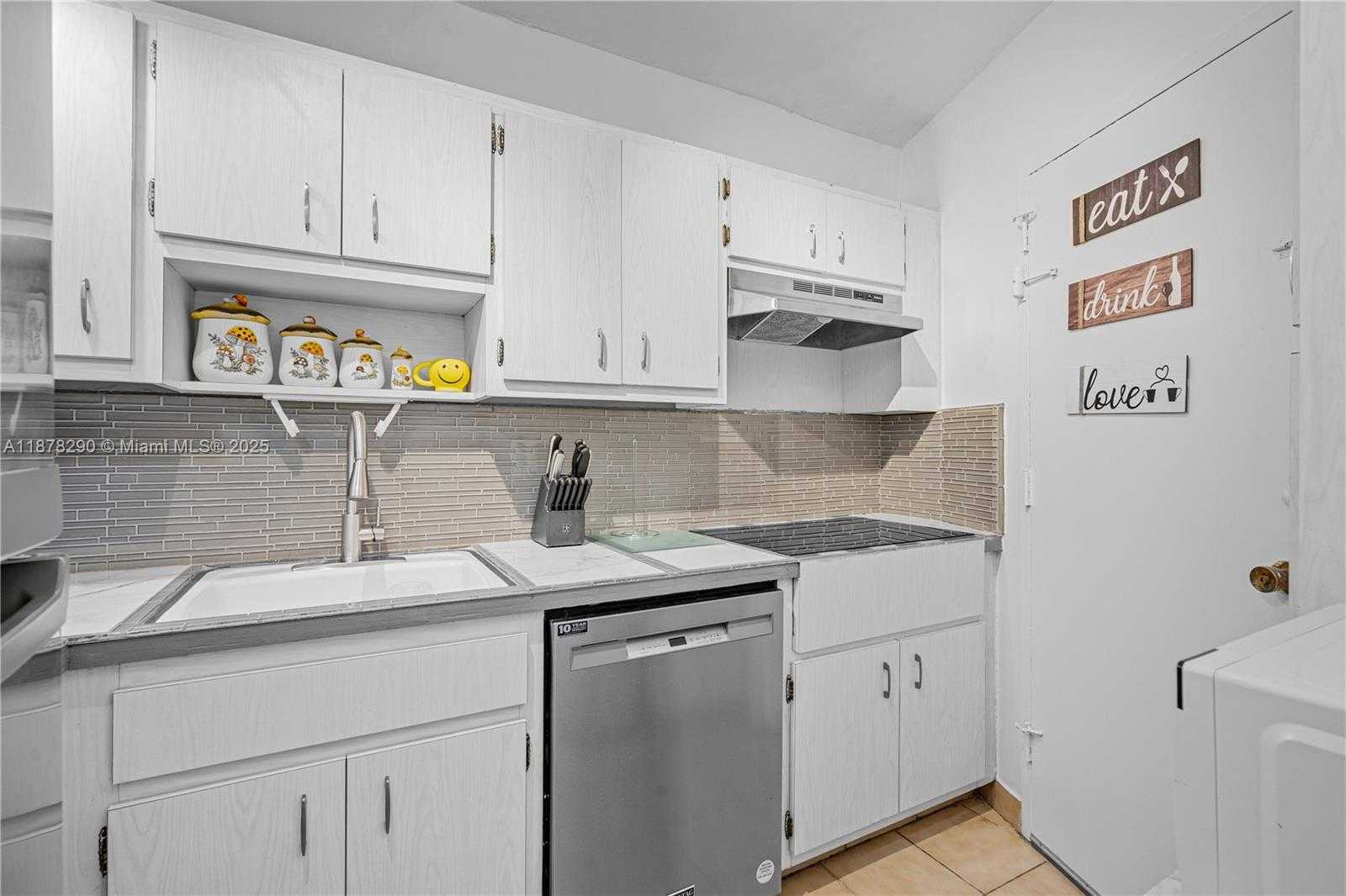 Small Image of 2899 COLLINS AVE #1021, Miami Beach Number 19