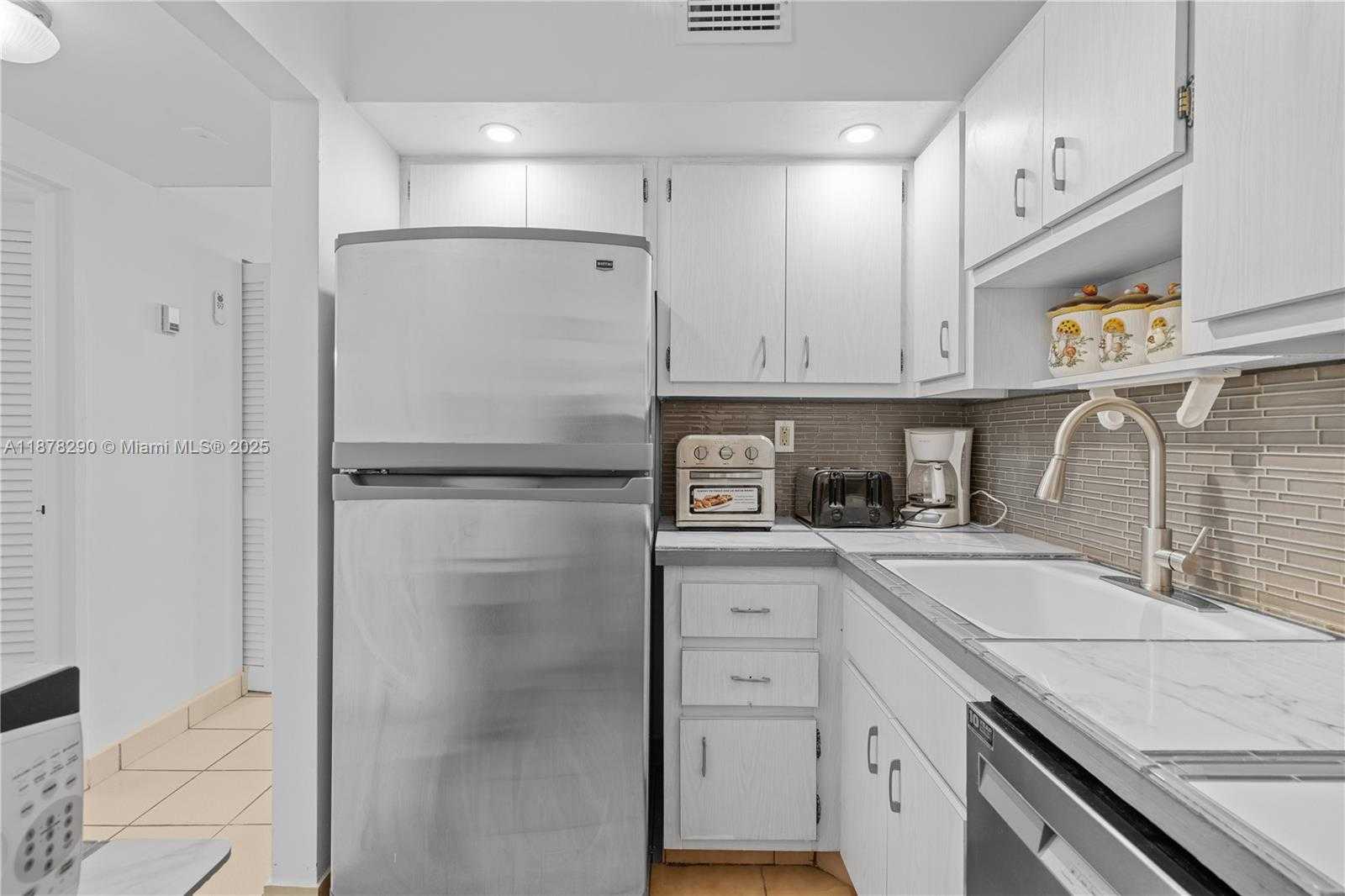 Small Image of 2899 COLLINS AVE #1021, Miami Beach Number 20