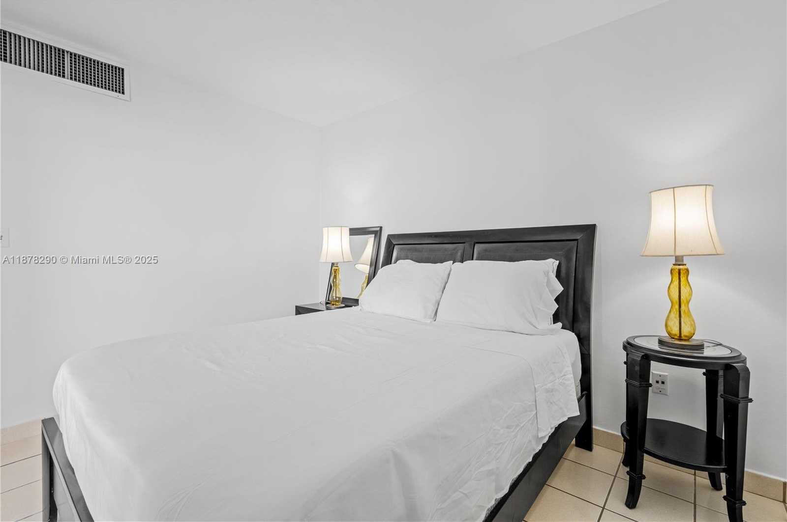 Small Image of 2899 COLLINS AVE #1021, Miami Beach Number 23