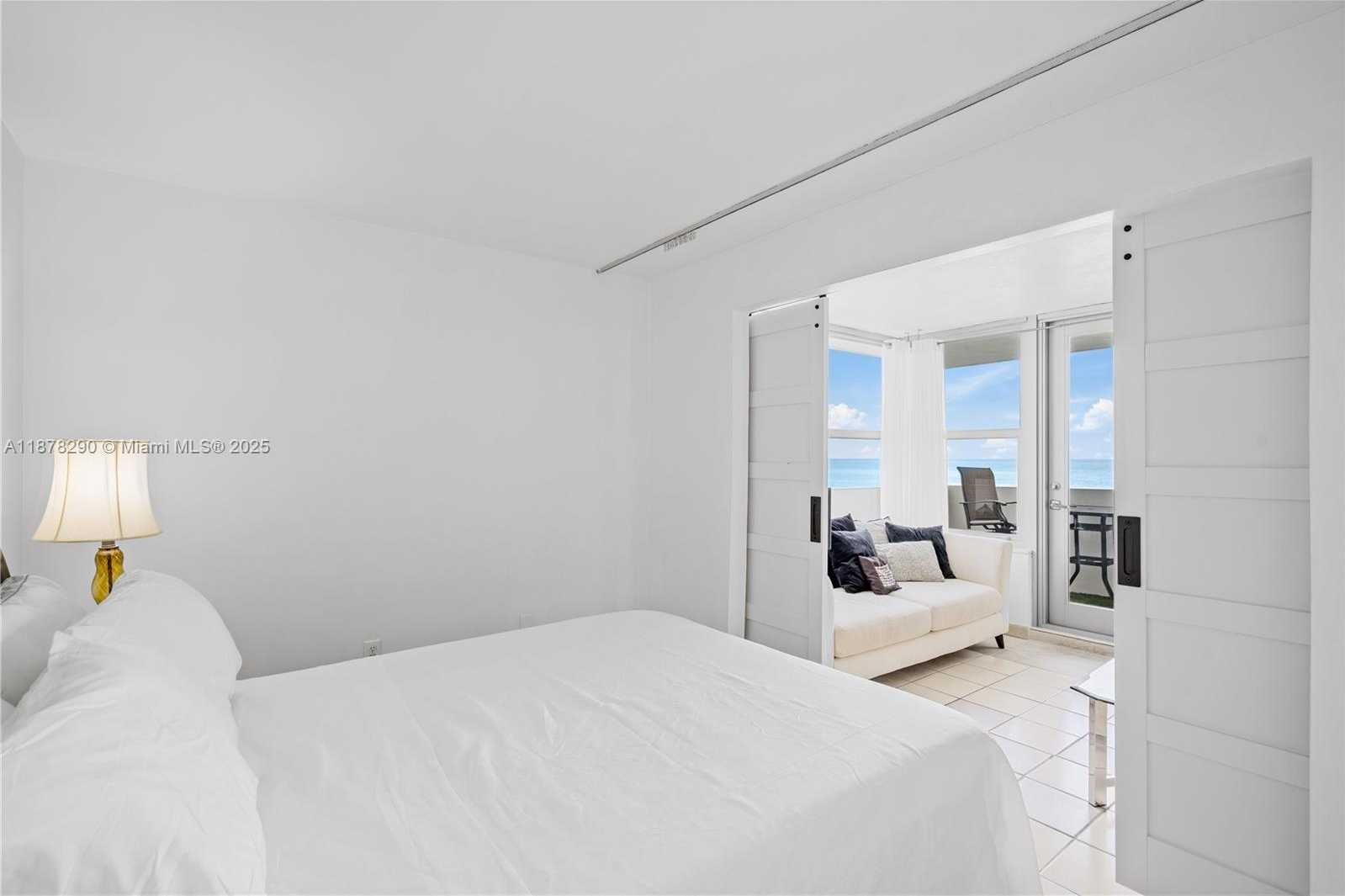 Small Image of 2899 COLLINS AVE #1021, Miami Beach Number 24