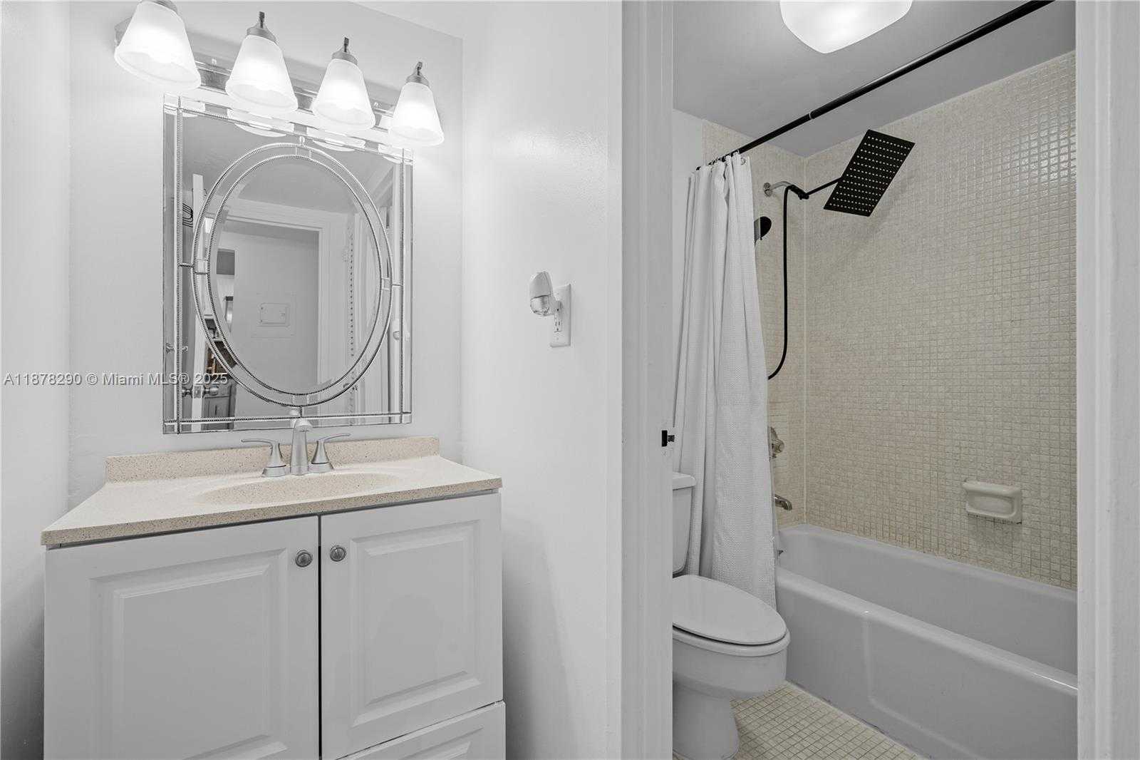 Small Image of 2899 COLLINS AVE #1021, Miami Beach Number 26