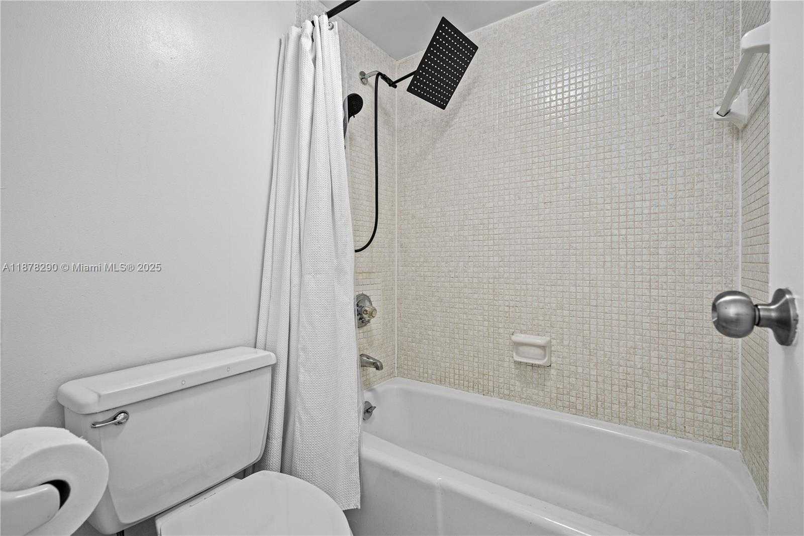 Small Image of 2899 COLLINS AVE #1021, Miami Beach Number 27