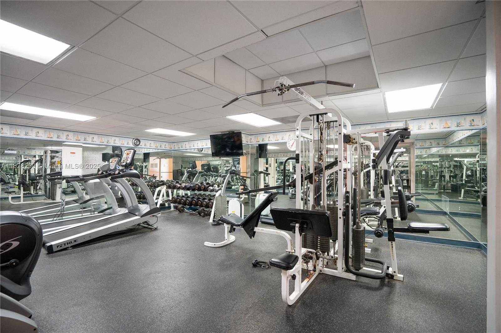Small Image of 2899 COLLINS AVE #1021, Miami Beach Number 31