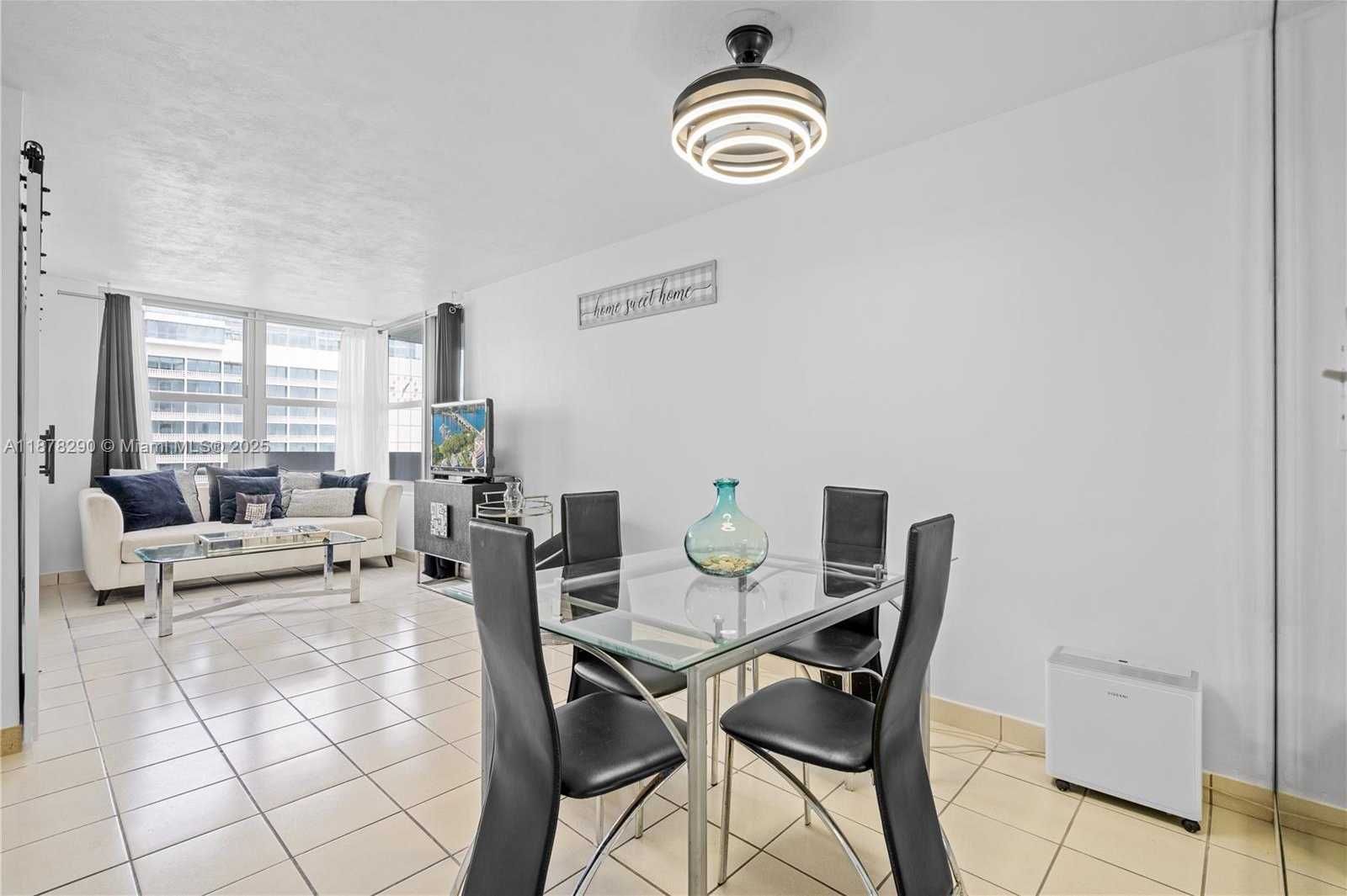 Small Image of 2899 COLLINS AVE #1021, Miami Beach Number 5