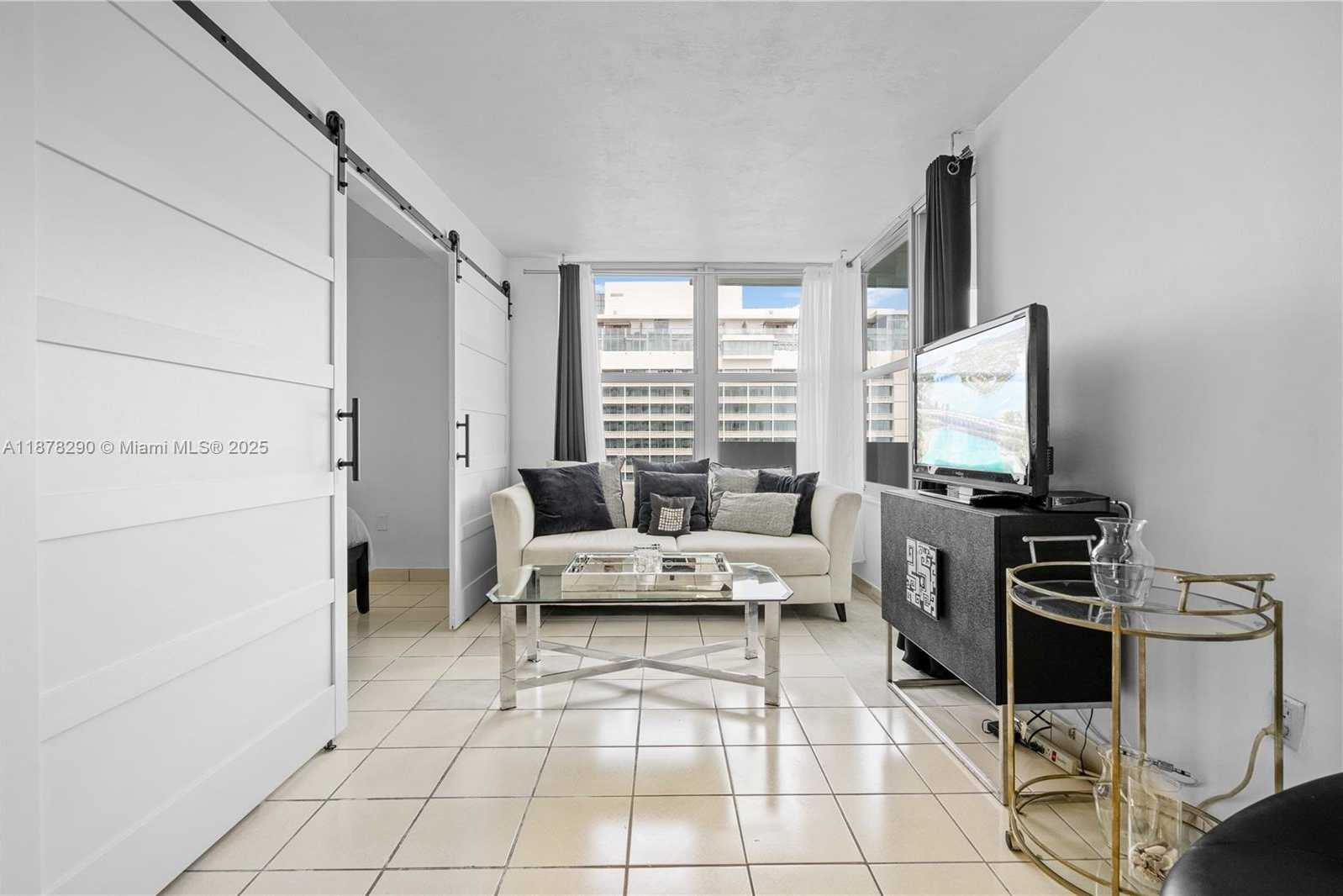 Small Image of 2899 COLLINS AVE #1021, Miami Beach Number 8