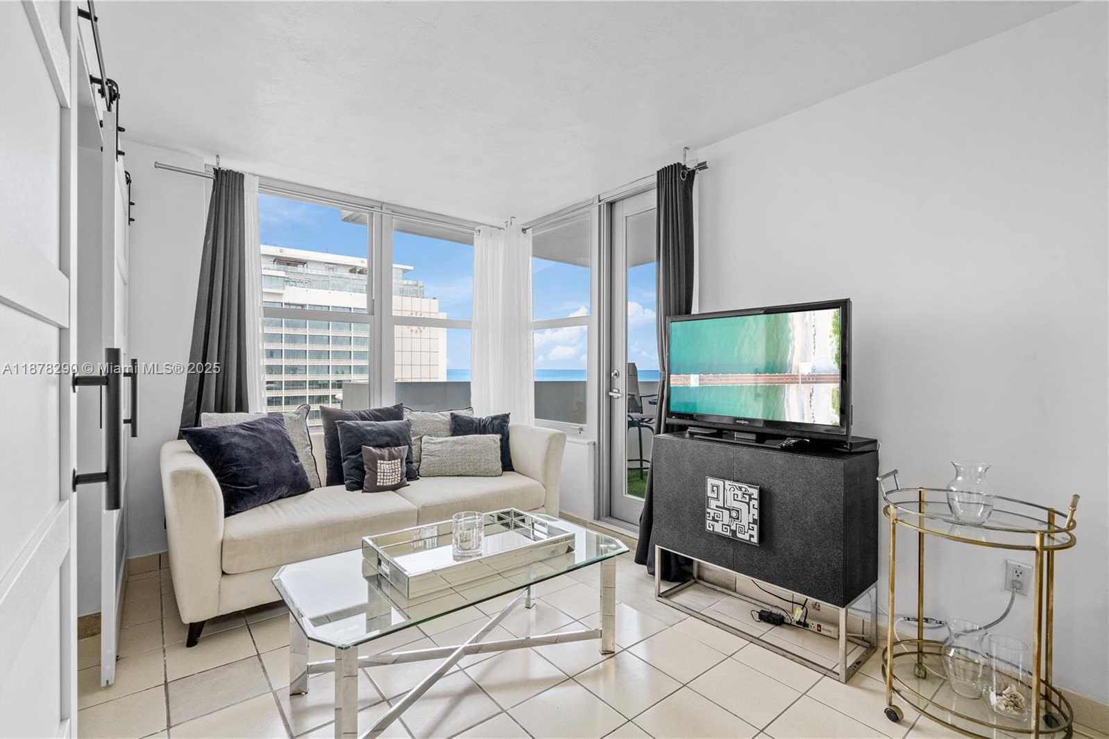 Small Image of 2899 COLLINS AVE #1021, Miami Beach Number 9