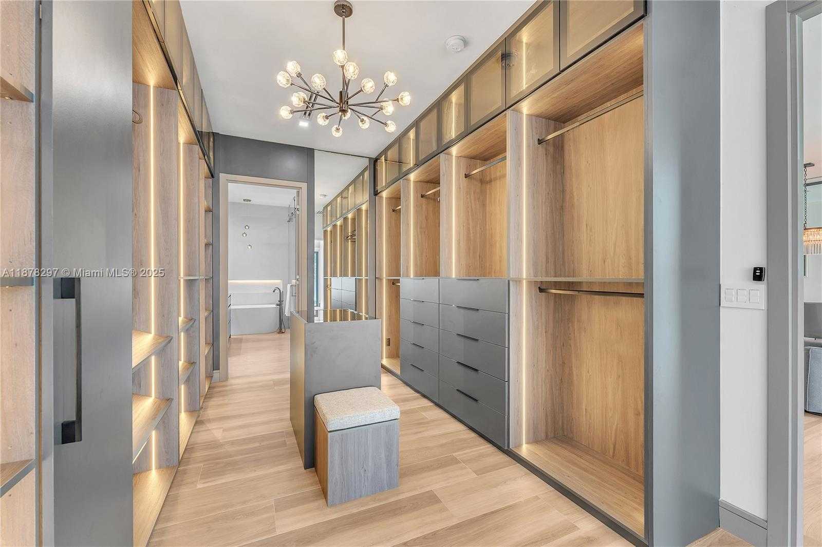 Small Image of 21100 NORTH EAST 25TH CT, Miami Number 37