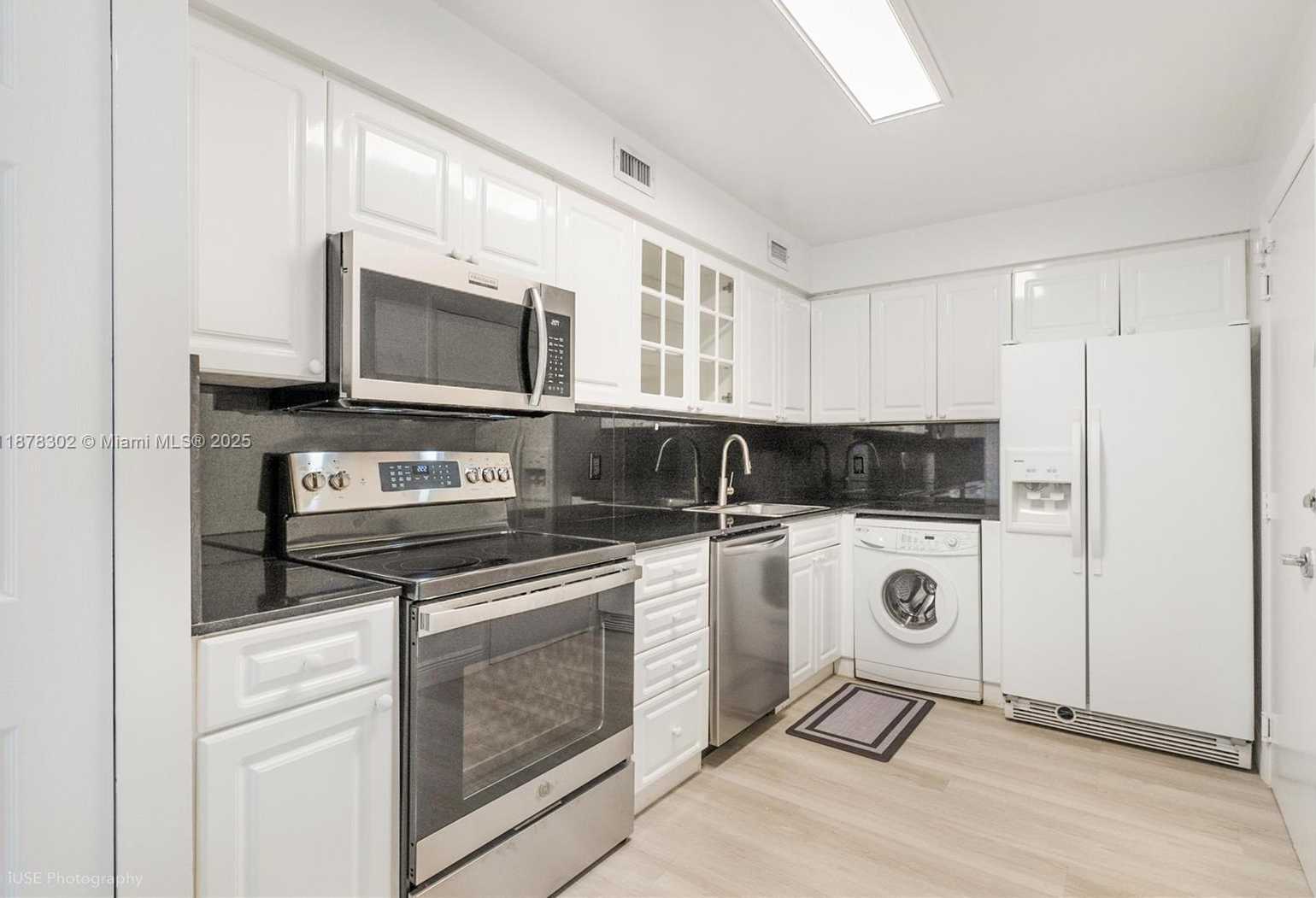 Small Image of 6770 INDIAN CREEK DR #11K, Miami Beach Number 3