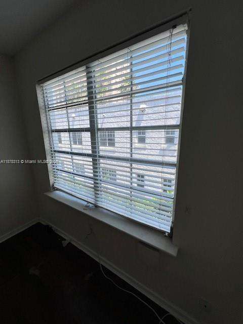 Small Image of 610 8TH ST #203, Miami Beach Number 13