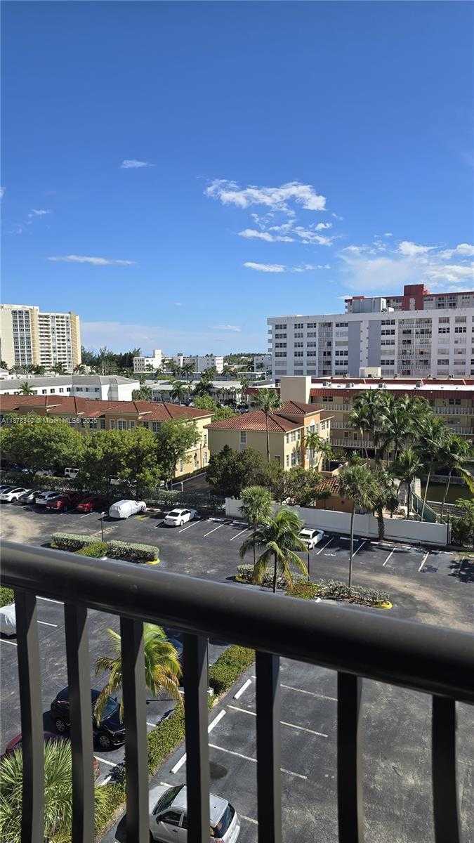 Small Image of 2017 SOUTH OCEAN DR #706, Hallandale Beach Number 9