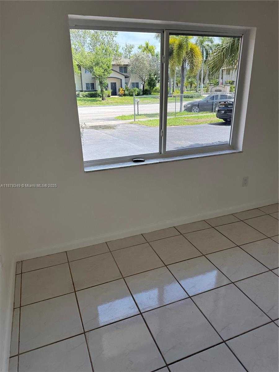 Small Image of 20420 SOUTH WEST 122ND AVE, Miami Number 9