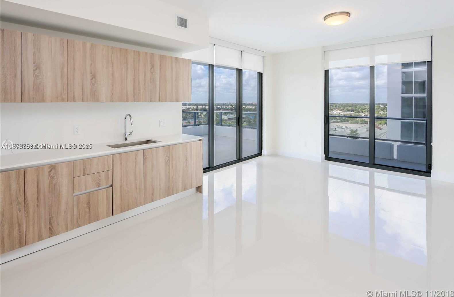 Small Image of 2960 NORTH EAST 207TH ST #901+Den, Aventura Number 3