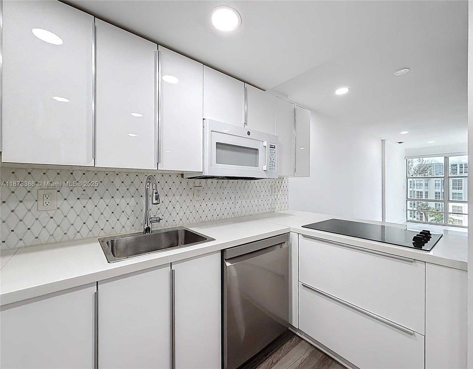 Small Image of 17620 ATLANTIC BLVD #505, Sunny Isles Beach Number 15