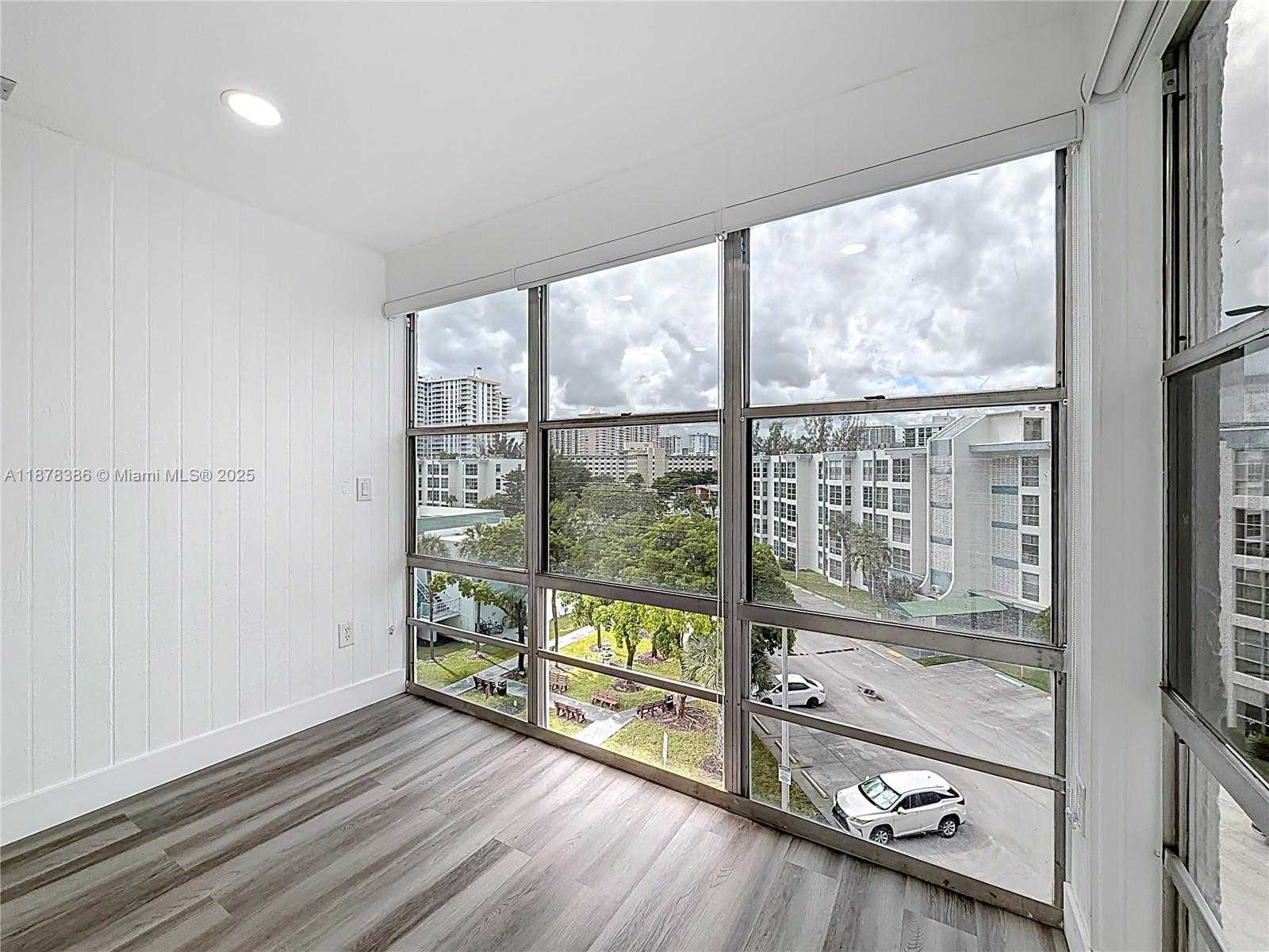 Small Image of 17620 ATLANTIC BLVD #505, Sunny Isles Beach Number 25