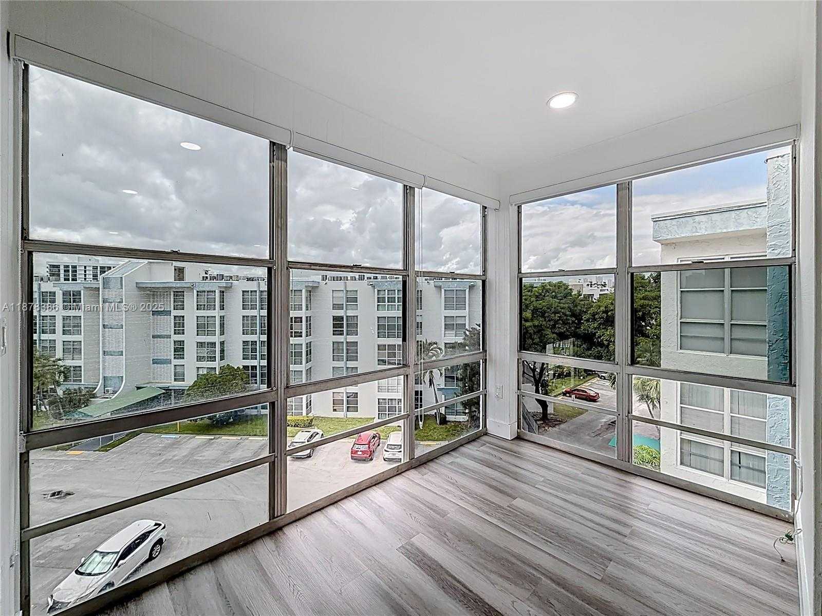 Small Image of 17620 ATLANTIC BLVD #505, Sunny Isles Beach Number 27