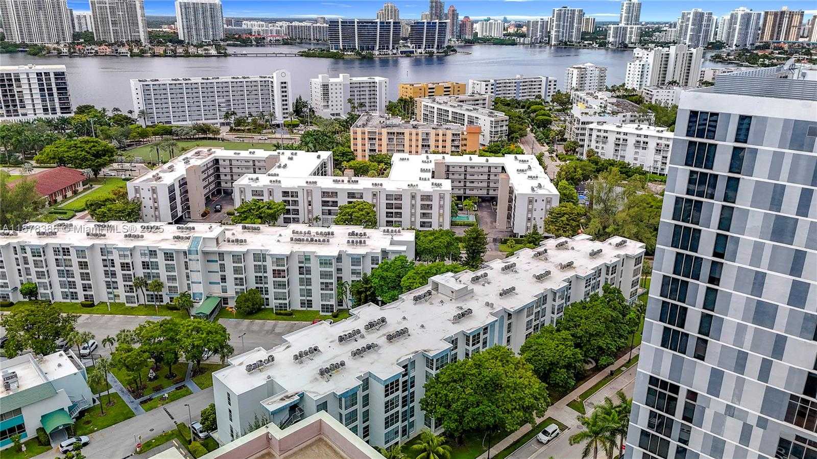 Small Image of 17620 ATLANTIC BLVD #505, Sunny Isles Beach Number 32