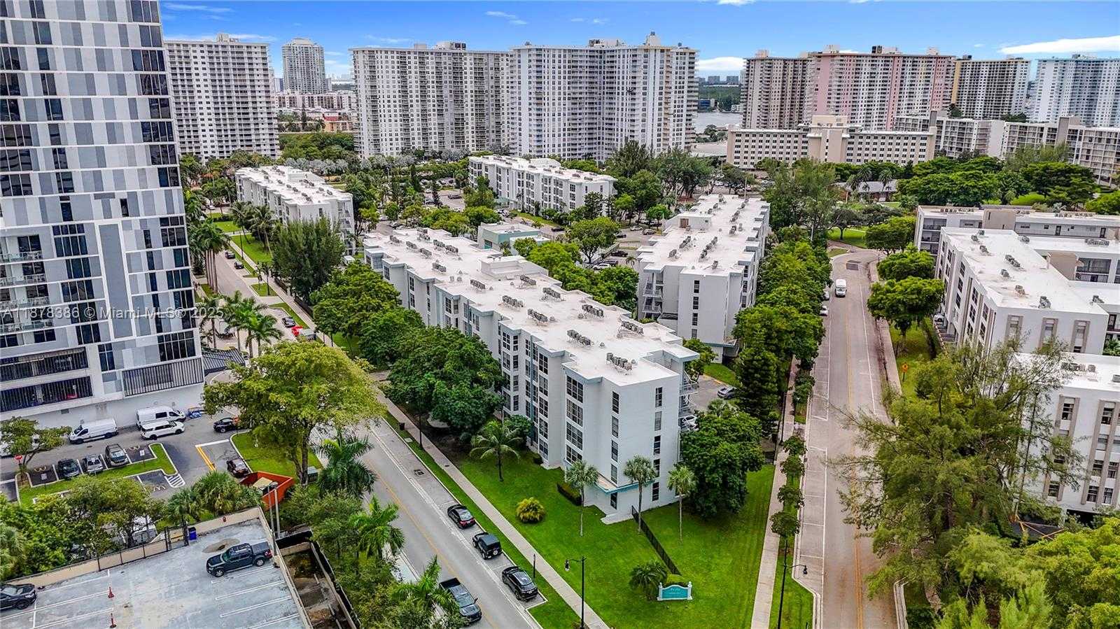 Small Image of 17620 ATLANTIC BLVD #505, Sunny Isles Beach Number 33