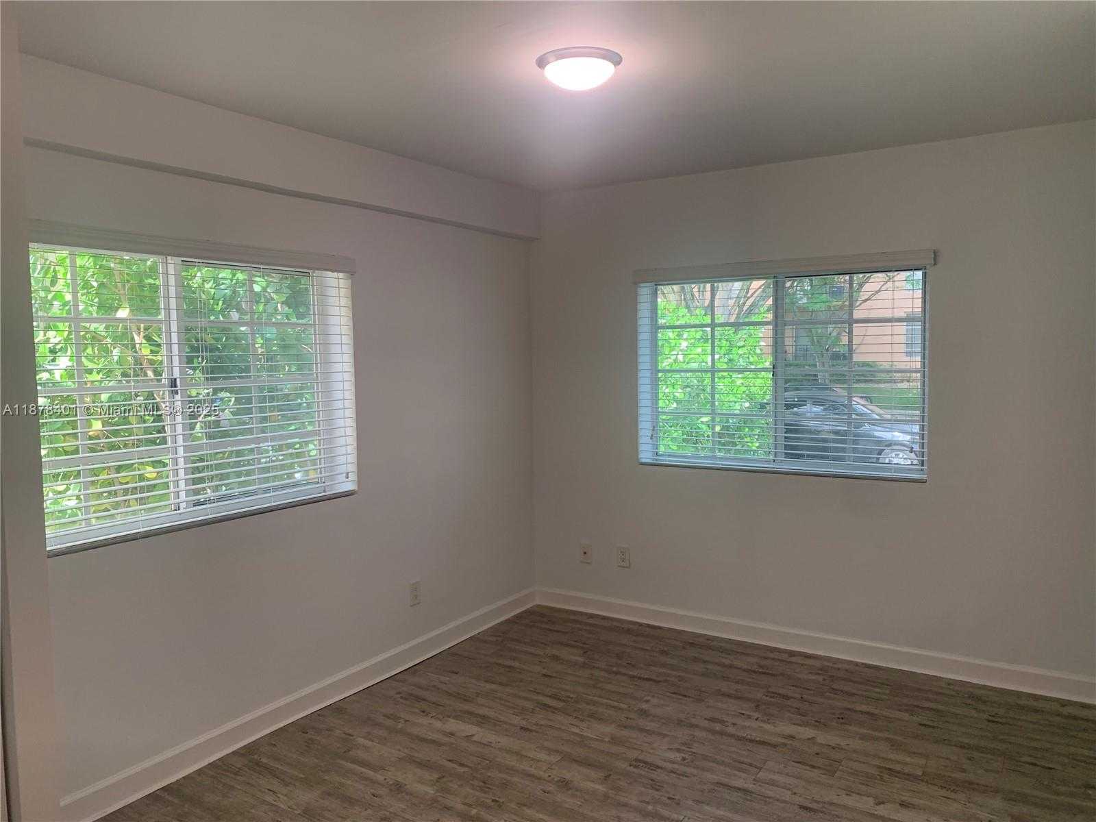 Small Image of 1218 SALZEDO ST #1, Coral Gables Number 2