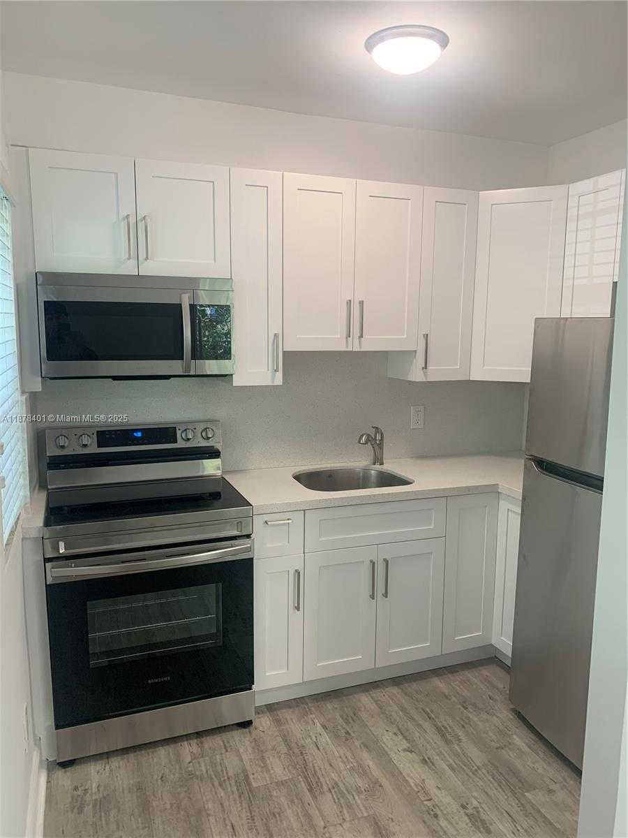 Small Image of 1218 SALZEDO ST #1, Coral Gables Number 3