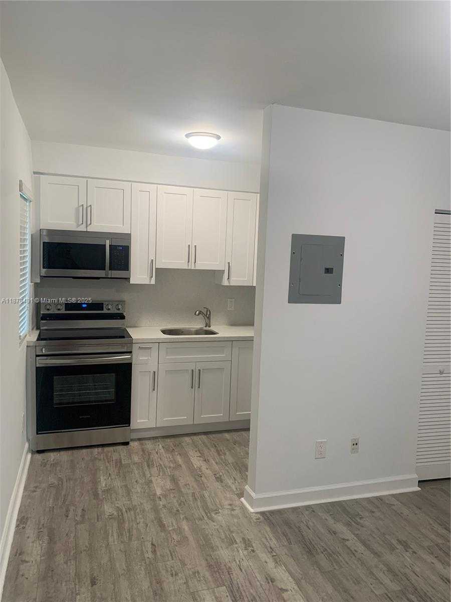 Small Image of 1218 SALZEDO ST #1, Coral Gables Number 5