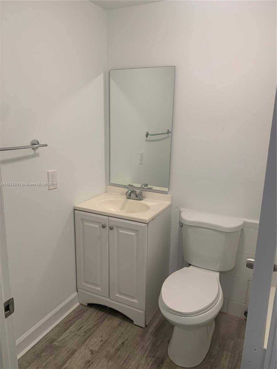 Small Image of 1218 SALZEDO ST #1, Coral Gables Number 9