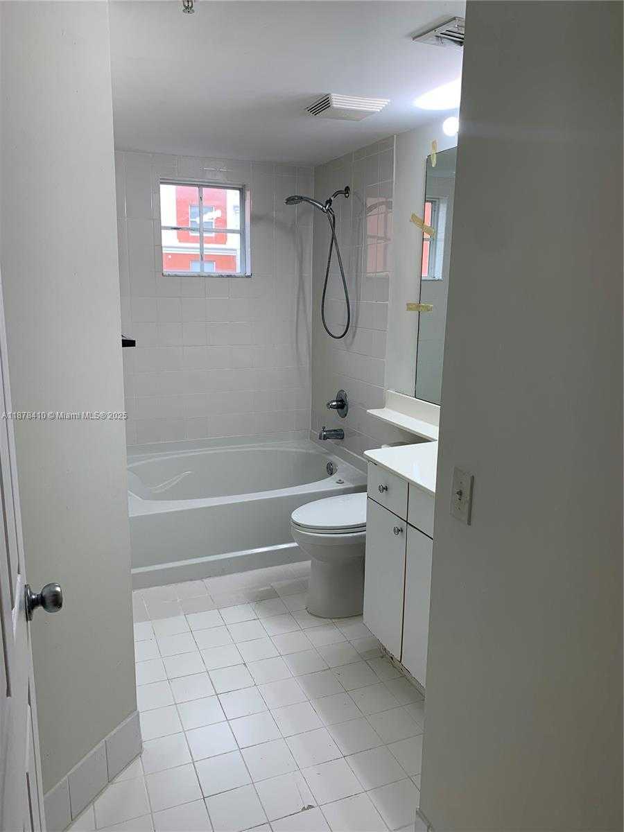 Small Image of 17150 NORTH BAY RD #2717, Sunny Isles Beach Number 10