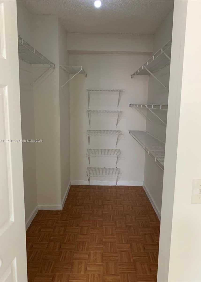 Small Image of 17150 NORTH BAY RD #2717, Sunny Isles Beach Number 13
