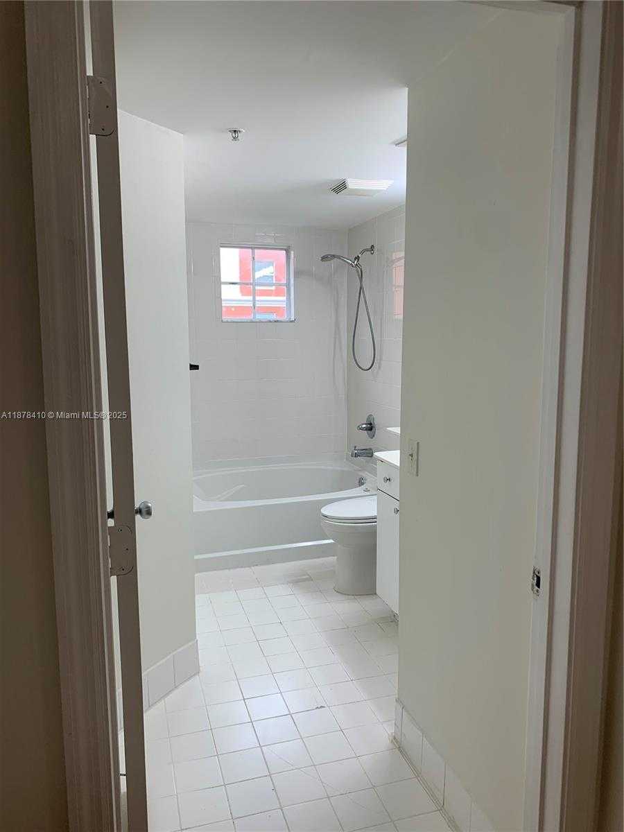 Small Image of 17150 NORTH BAY RD #2717, Sunny Isles Beach Number 21